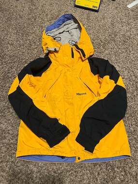 Vintage Marmot Women's Colorblock Gore-Tex Hooded Ski Jacket Parka Yellow Black